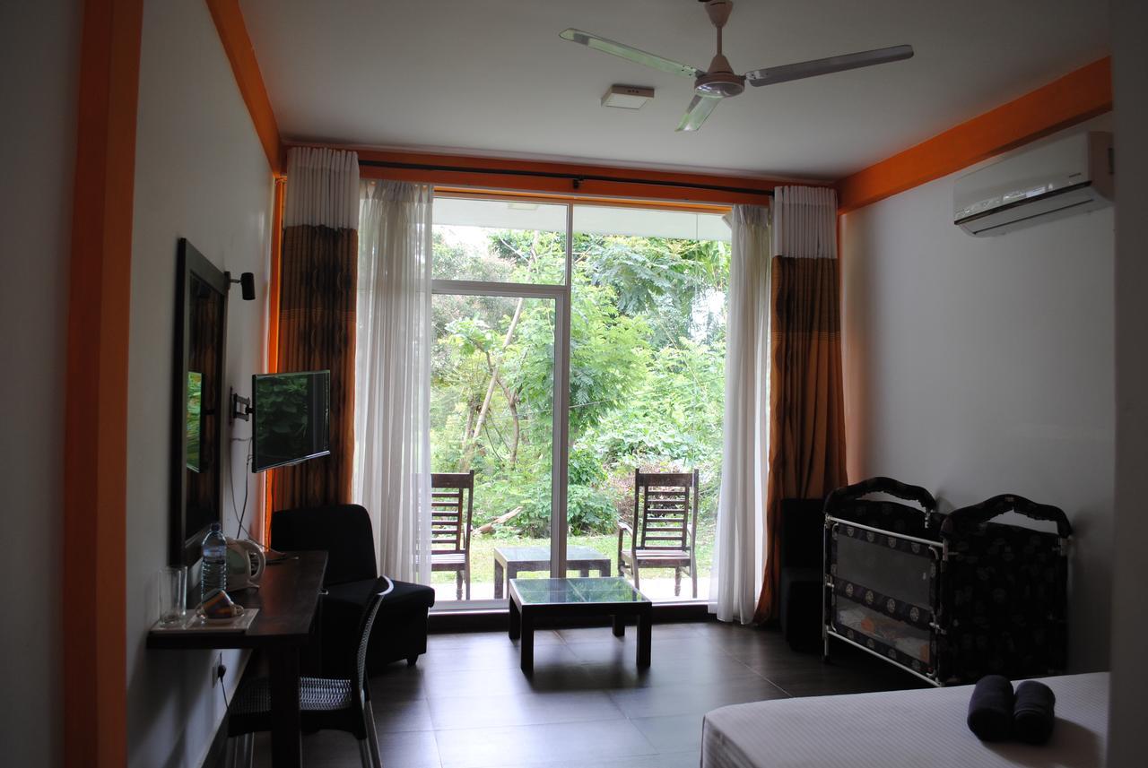 Bridge Hotel Negombo Kimbulapitiya Buitenkant foto