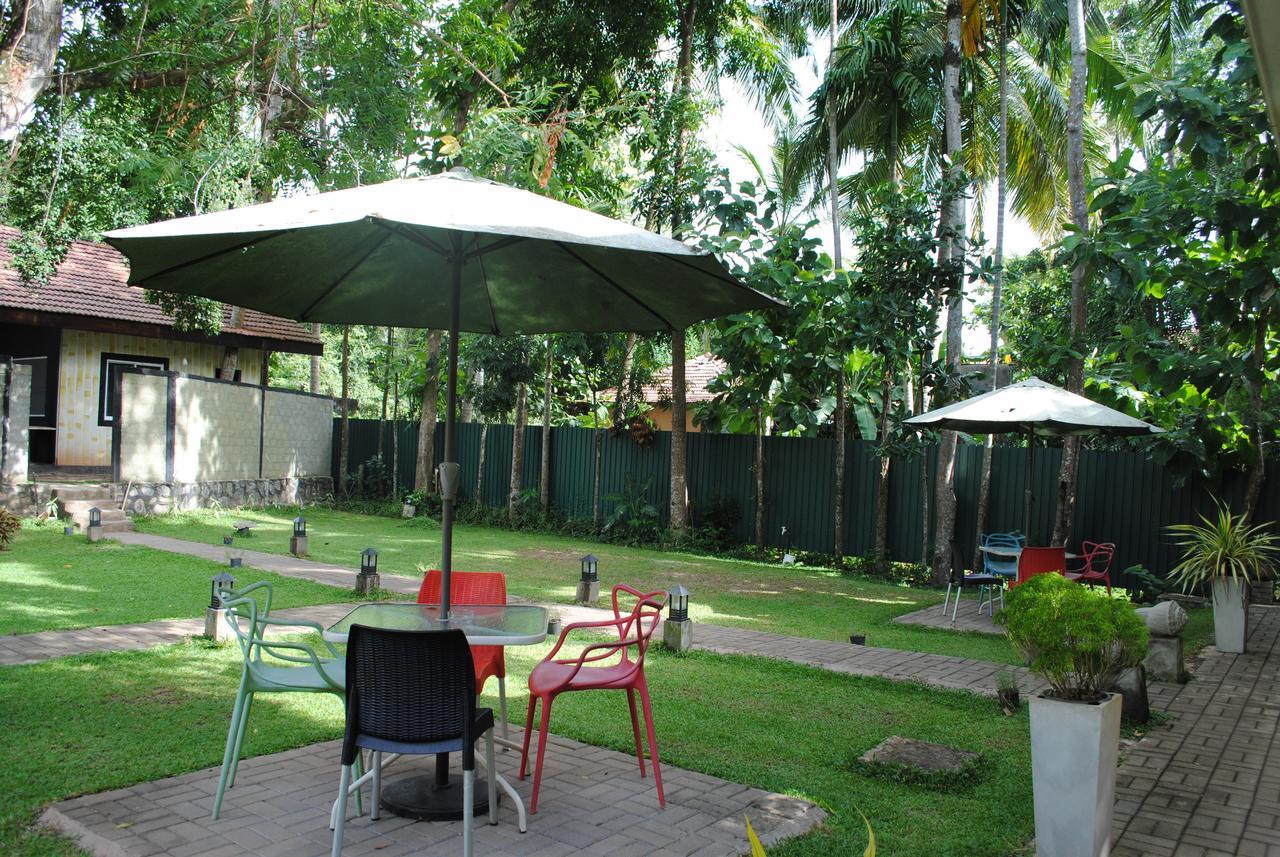 Bridge Hotel Negombo Kimbulapitiya Buitenkant foto