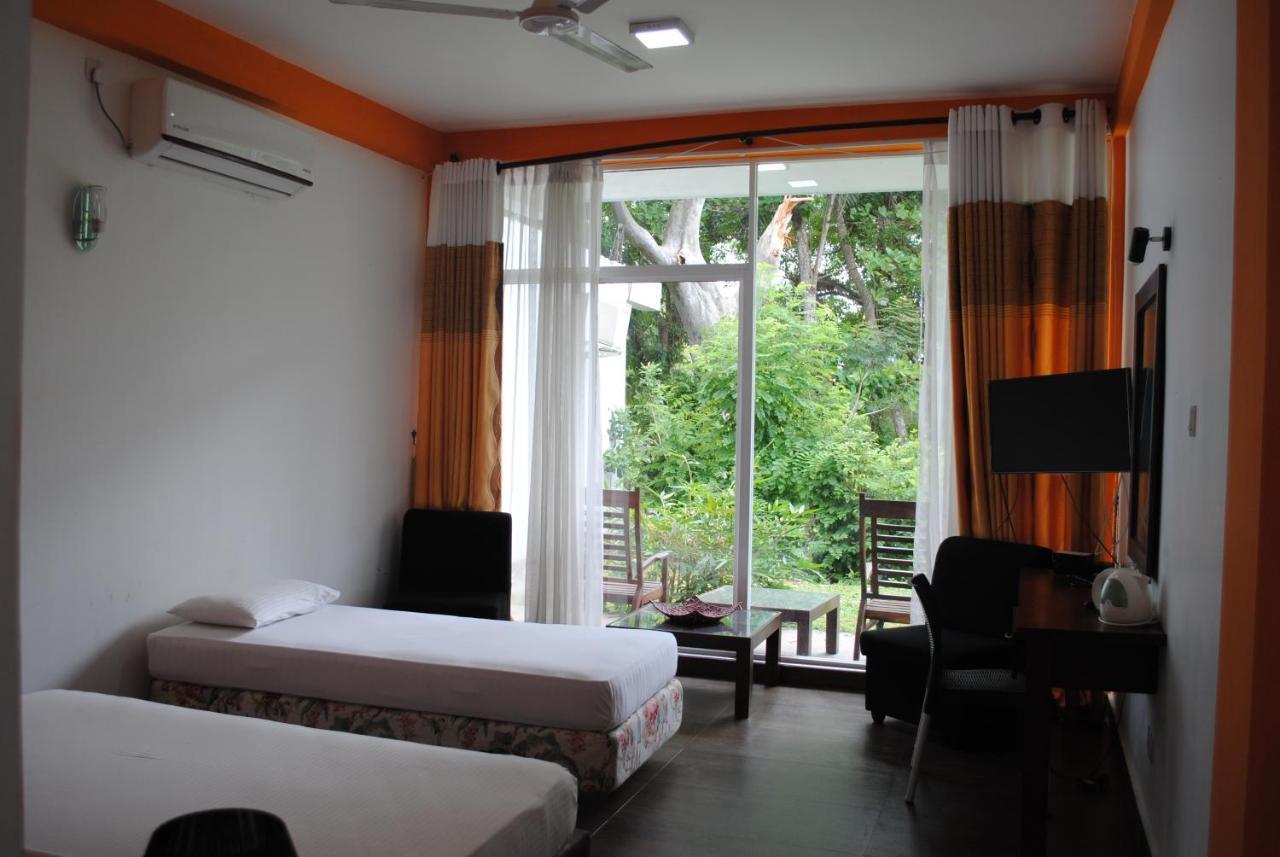 Bridge Hotel Negombo Kimbulapitiya Kamer foto