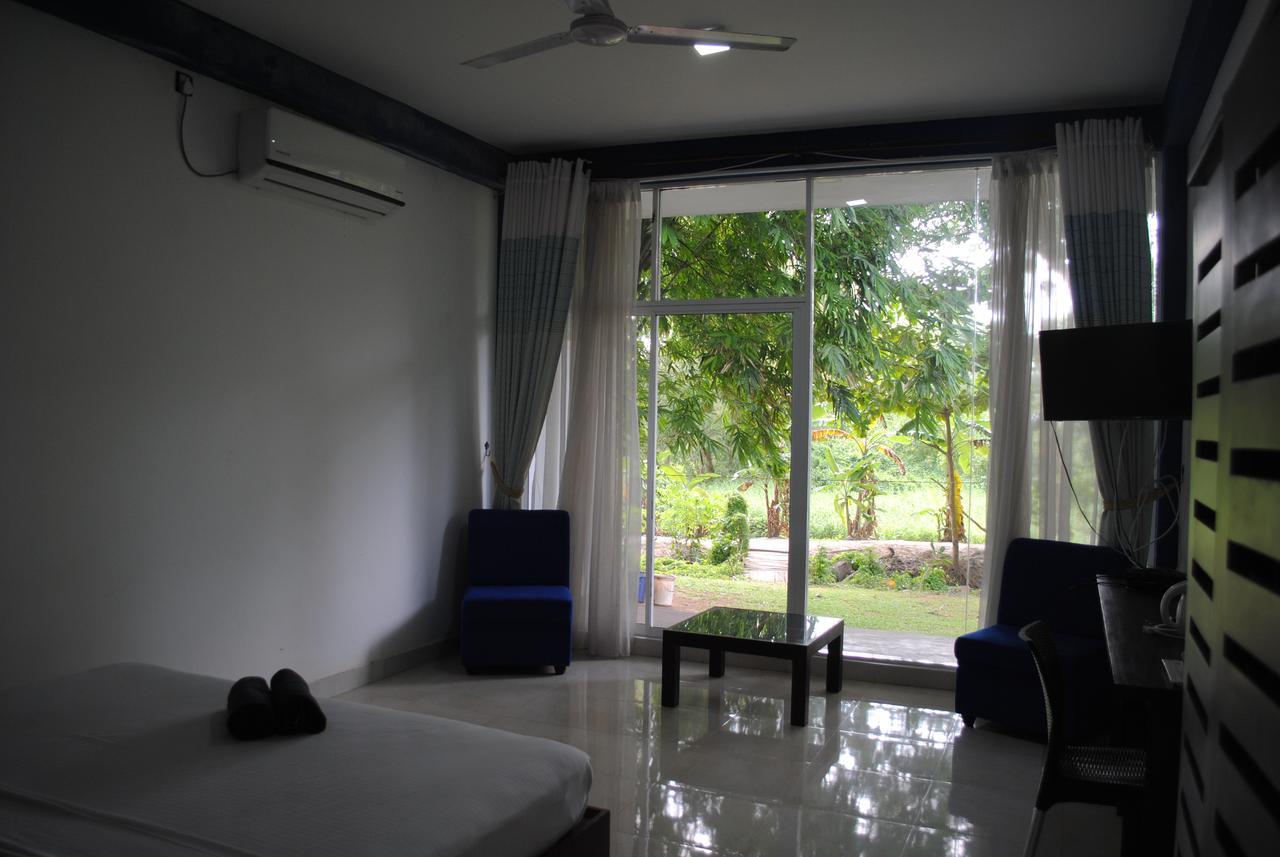 Bridge Hotel Negombo Kimbulapitiya Kamer foto